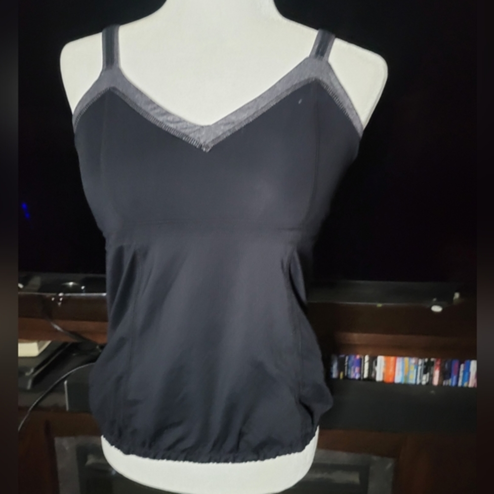 Kyodan size Large athletic sports tank top w built in bra